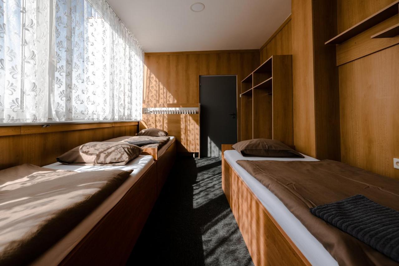 Hotel Zimni Stadion 斯安尼 外观 照片