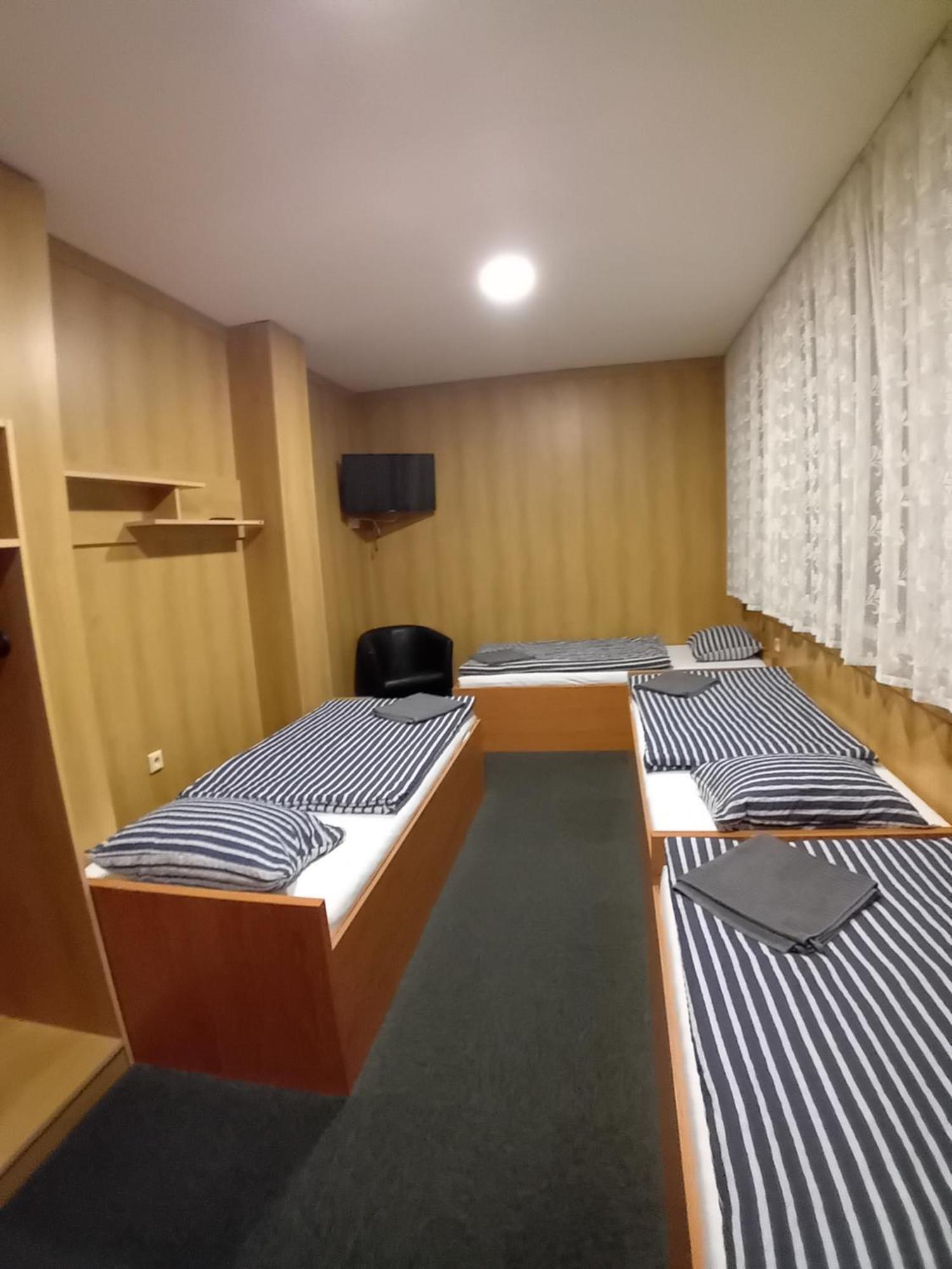 Hotel Zimni Stadion 斯安尼 外观 照片